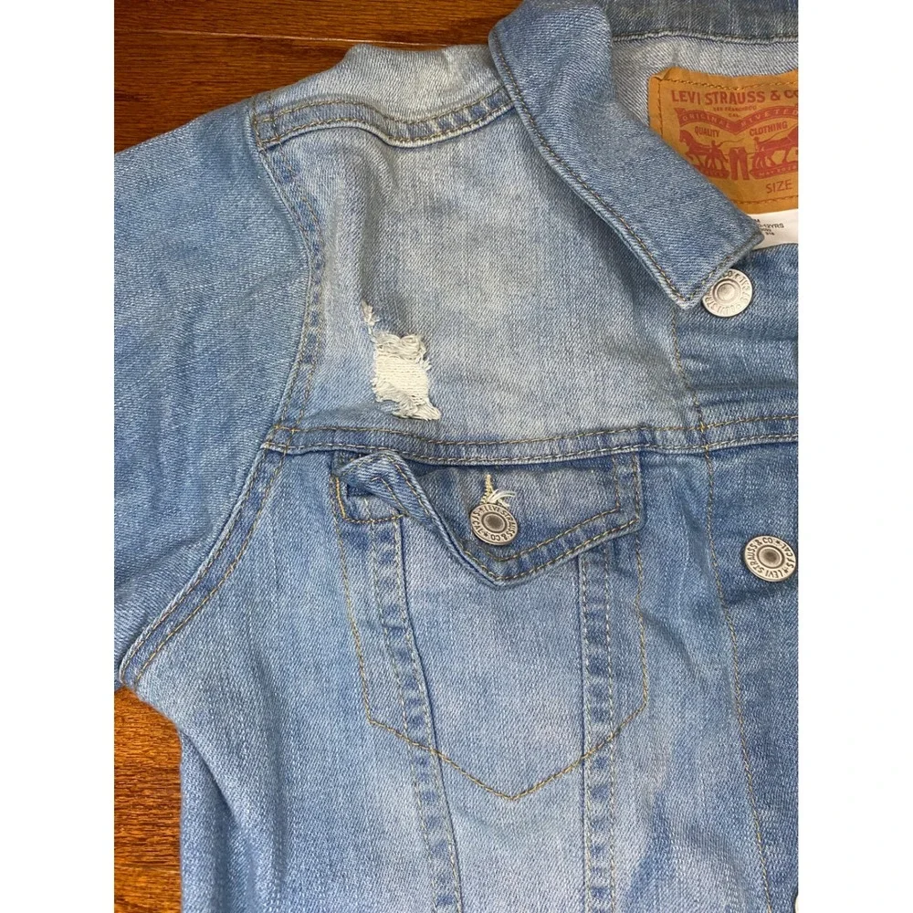 Levi's Light Wash‎ Distressed Denim Jacket Size Medium/10-12 Years